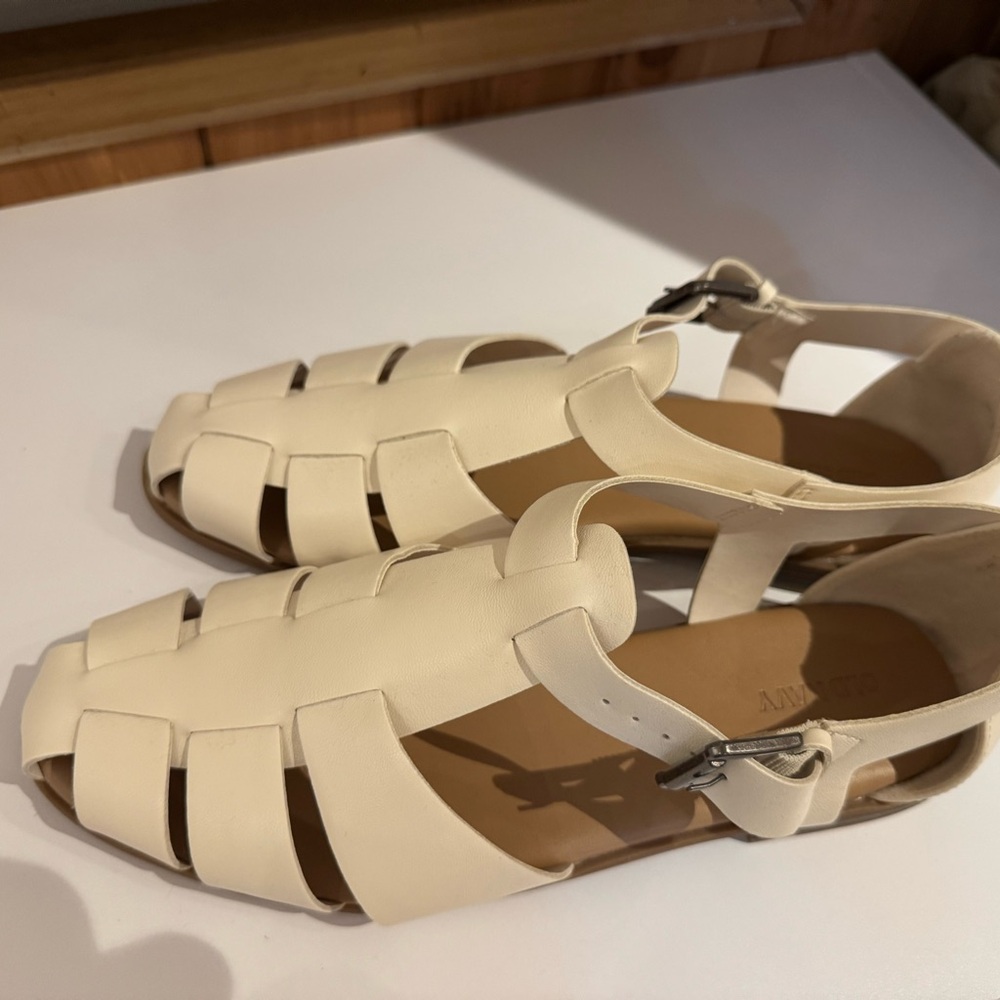 Old Navy Cream Women's Sandals